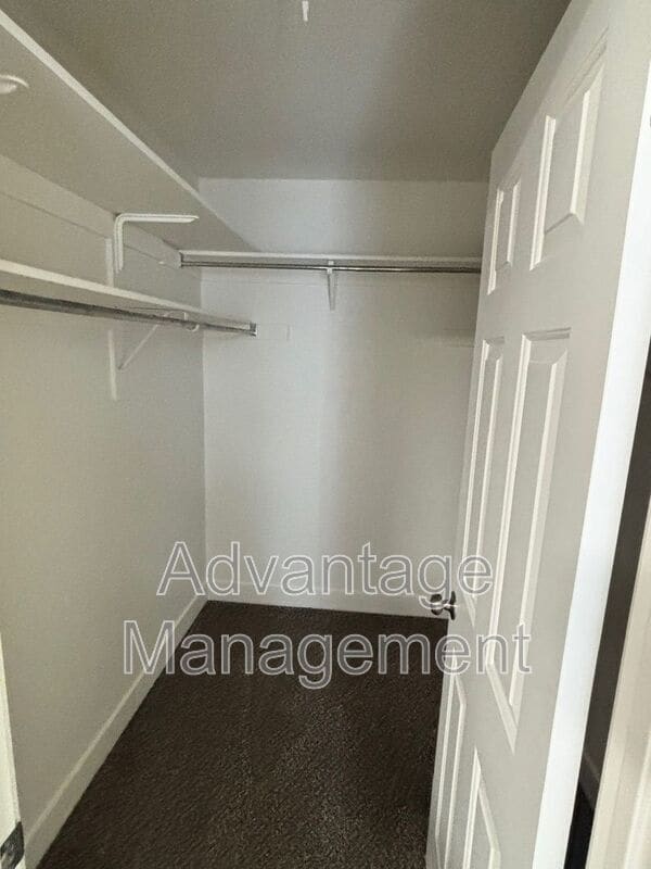 Building Photo - 741 1420 W