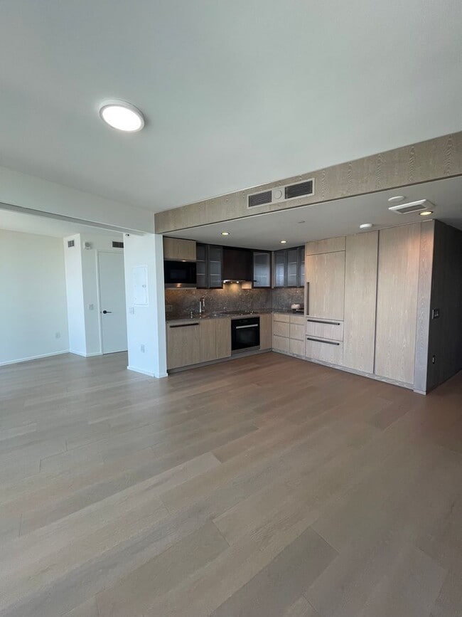 Building Photo - 1000 Auahi St