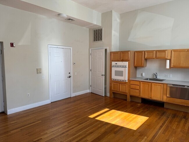 Building Photo - 253 Norfolk St