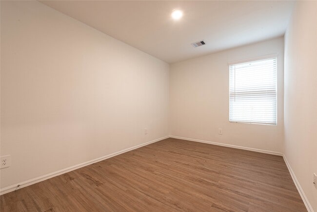 Building Photo - 913 Oak Mist Ln