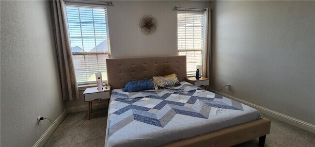 Building Photo - 1001 W Ashmore Landing Loop