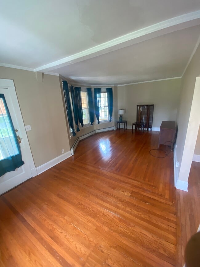 Living Room - 51 Greenway