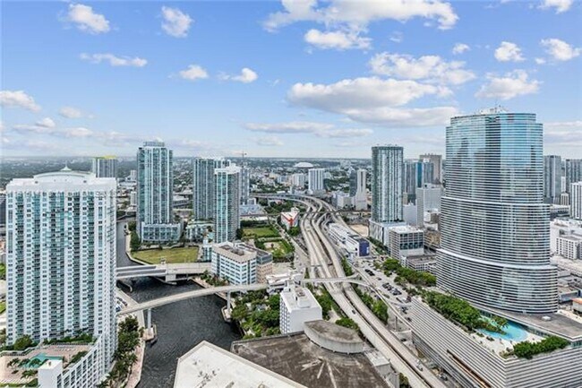 Building Photo - 200 Biscayne Blvd Way