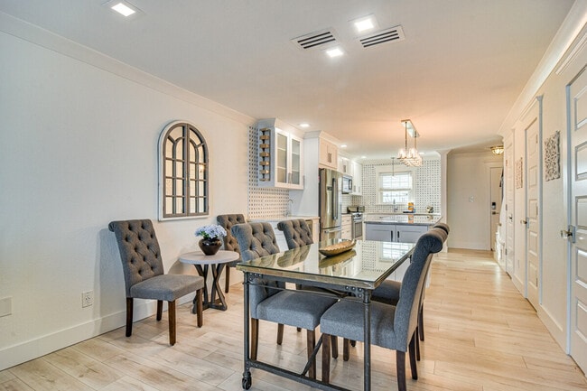 Building Photo - 5172 Coquina Key Dr SE