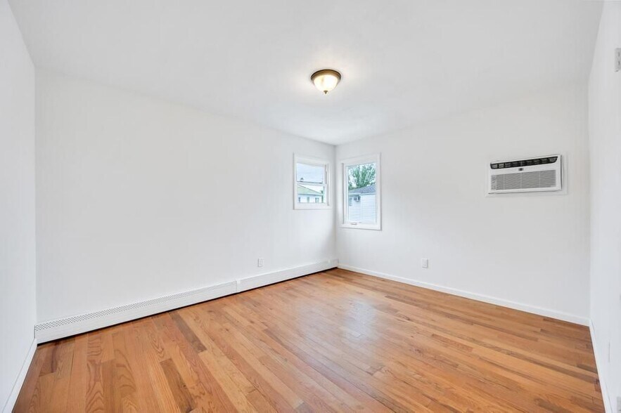 Building Photo - 405 Massapequa Ave