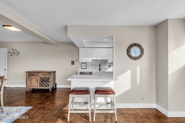 Building Photo - 321 Sunset Ave