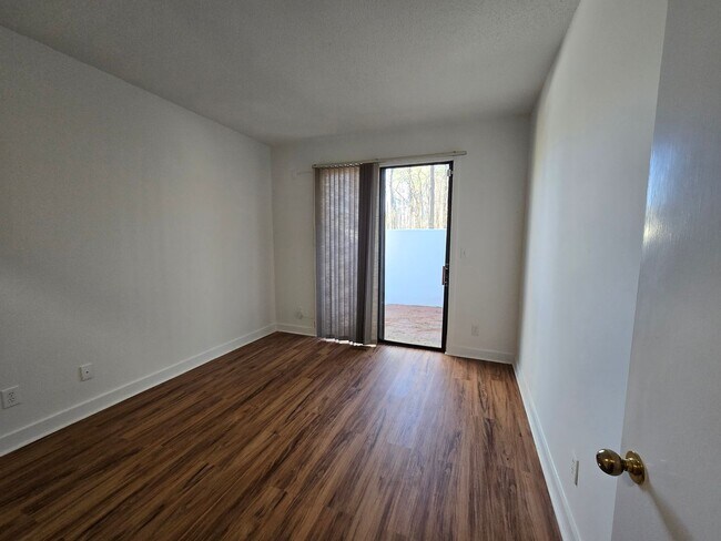 Building Photo - Multigenerational or Grad Student Living! Spacious One-Story End Unit in Prime Location on 54