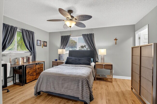 Building Photo - 14905 Wedgefield Dr