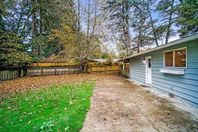 Building Photo - 9370 SW Killarney Ln