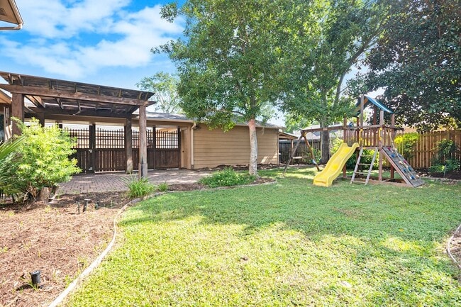 Building Photo - 302 Lochnell Dr
