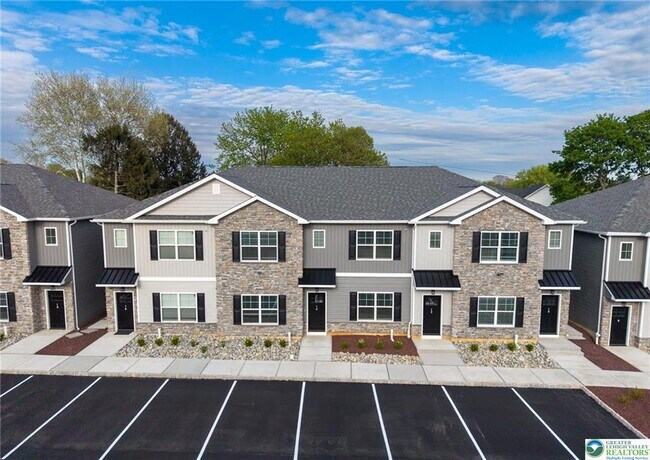 Building Photo - 1411 Greenview Dr