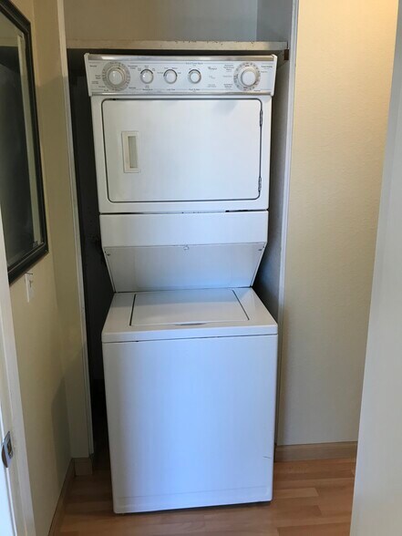 Building Photo - 10910 Summerdale Way