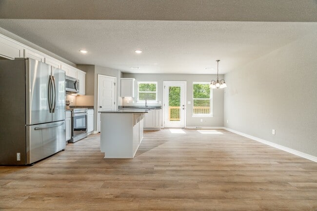 Building Photo - LIKE NEW 3-bedroom 2 bath Home in Bella Vista!!!