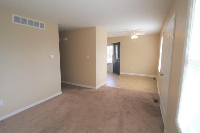 Building Photo - 126 Henry Ct