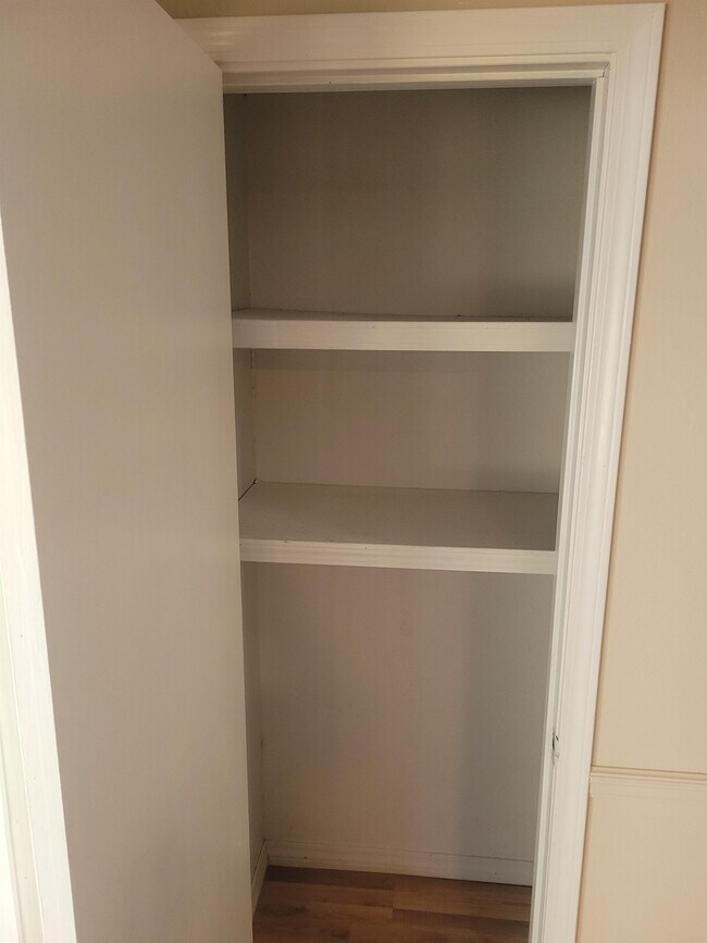 Building Photo - 4808 Fordham Dr