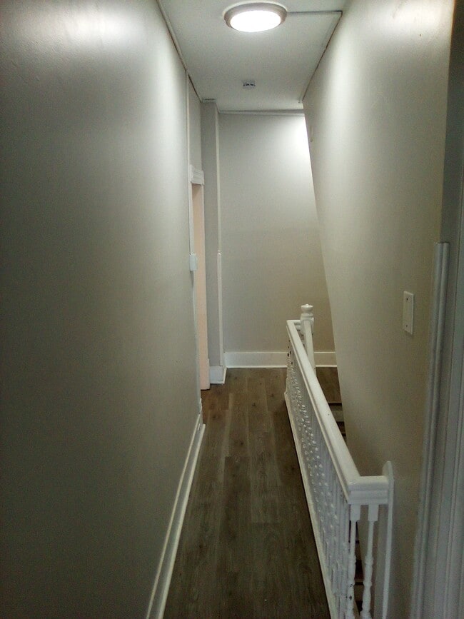 Building Photo - 325 Cedar Ave