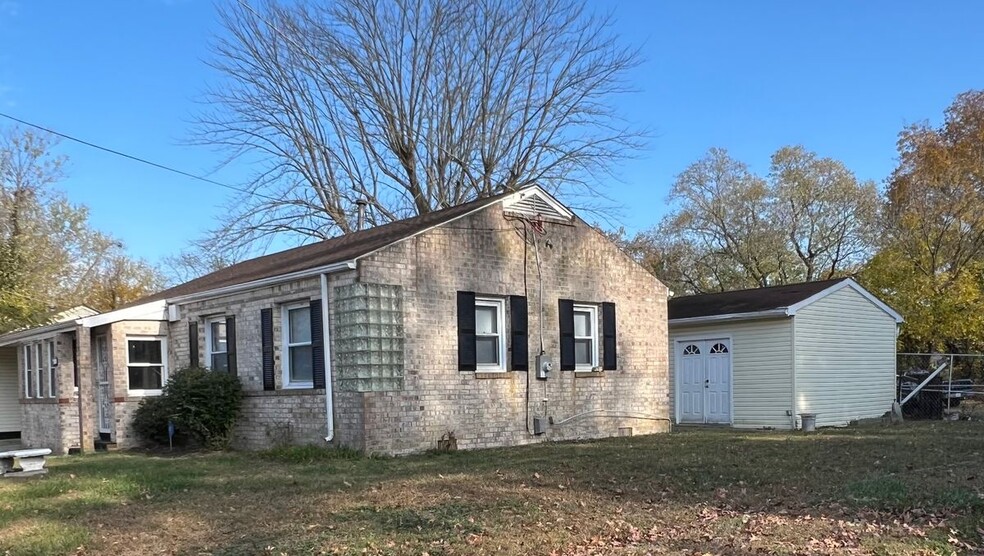 Building Photo - 708 Stiles Cir