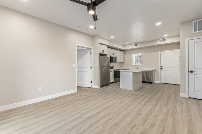 Building Photo - 1435 E Taylor St