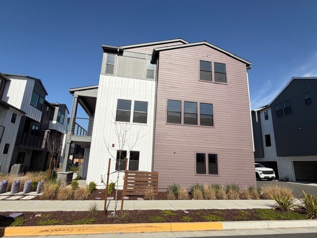 Building Photo - 1436 Waterside Ln