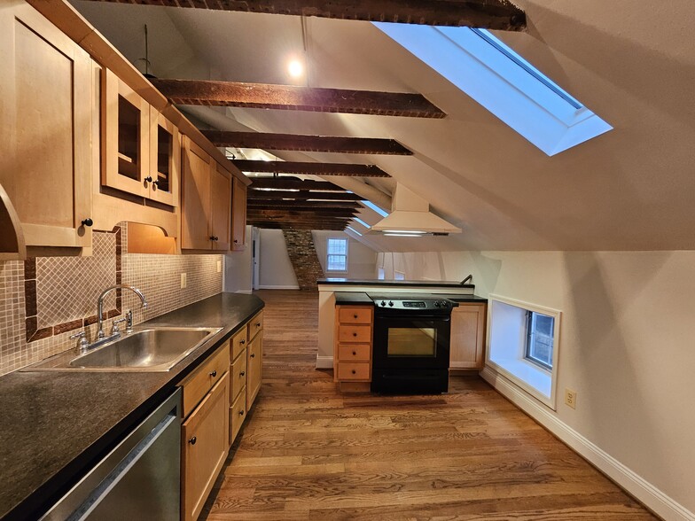 Kitchen - 718 N Stokes St