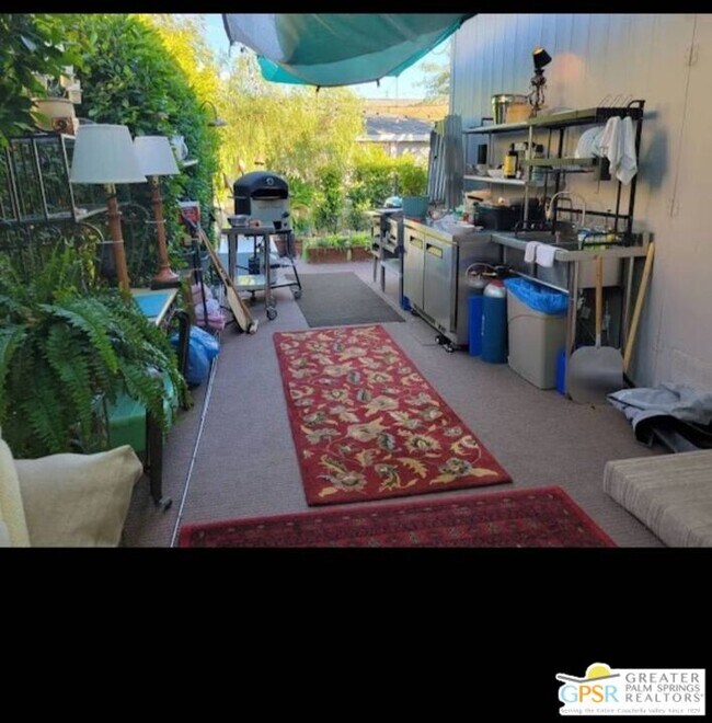 Building Photo - 15300 Palm Dr