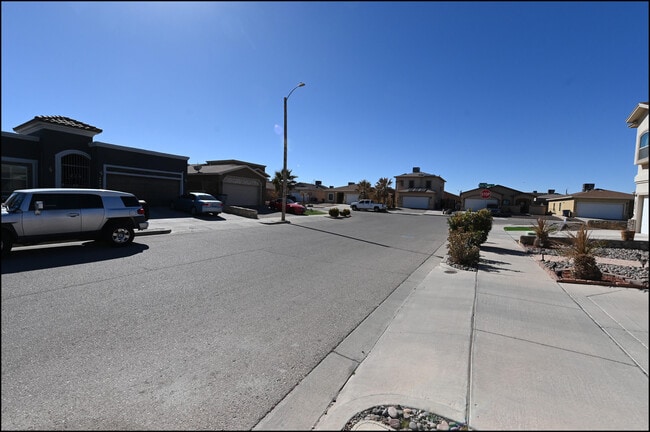 Building Photo - 14365 Valley Light Ct