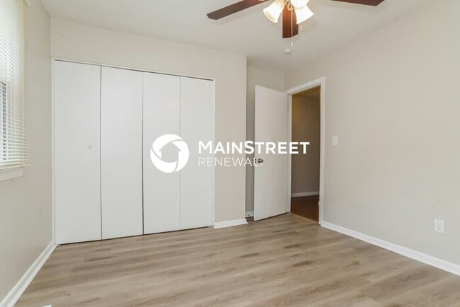 Building Photo - 3 Bedroom Pet-Friendly Home in BELTON, MO with Main Street Renewal