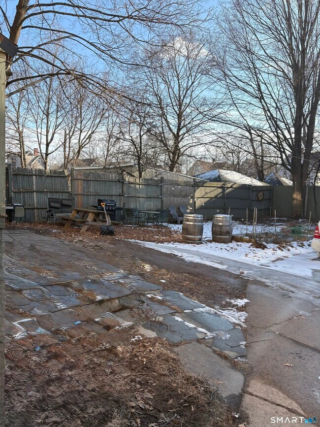 Building Photo - 792 Elm St