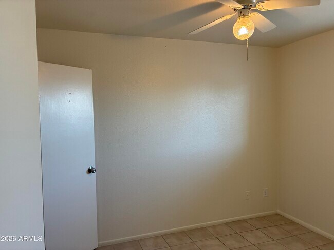 Building Photo - 1349 E Sahuaro Dr