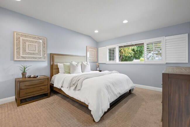 Building Photo - 841 W Latimer Ave