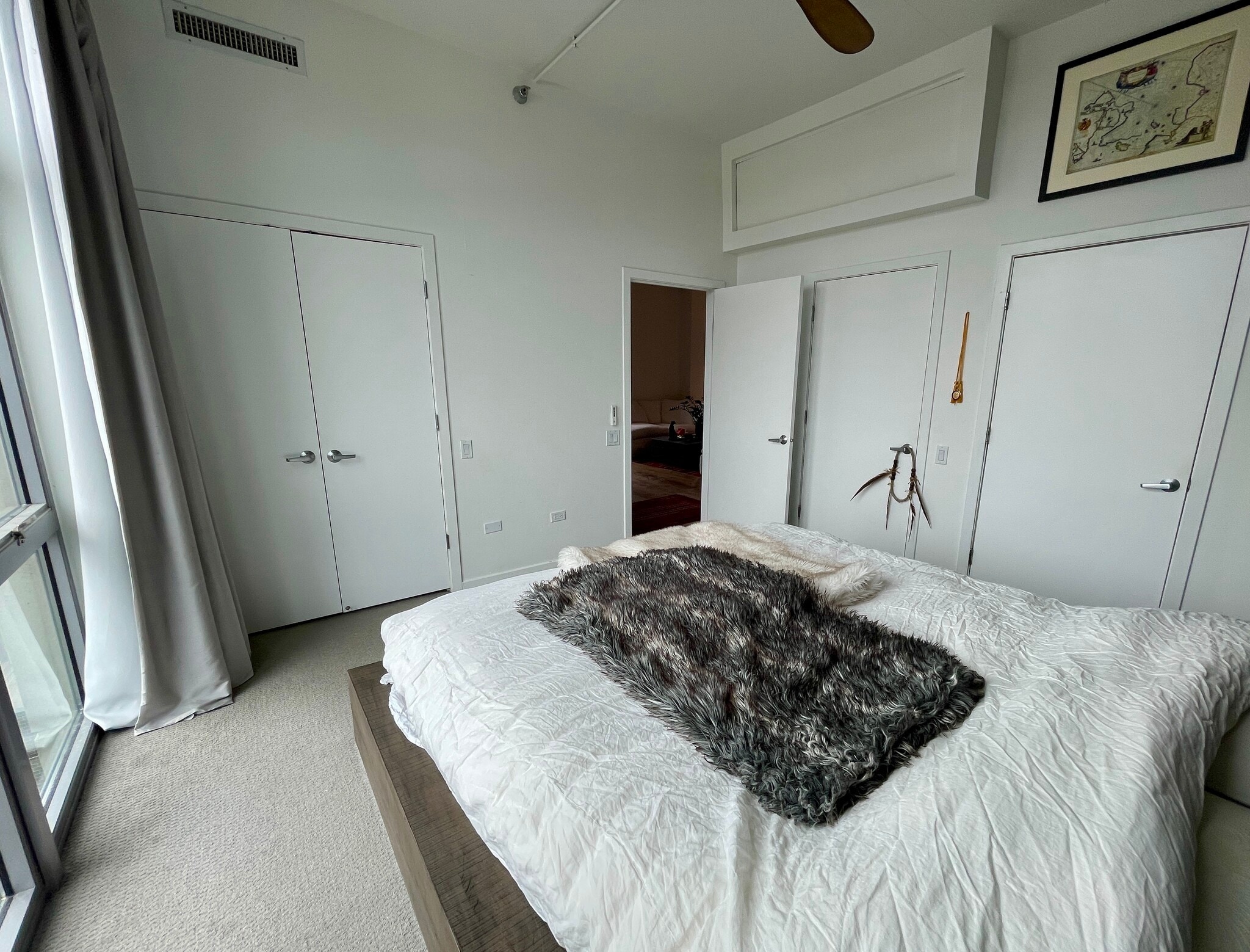Primary Bedroom - 1000 W Leland Ave