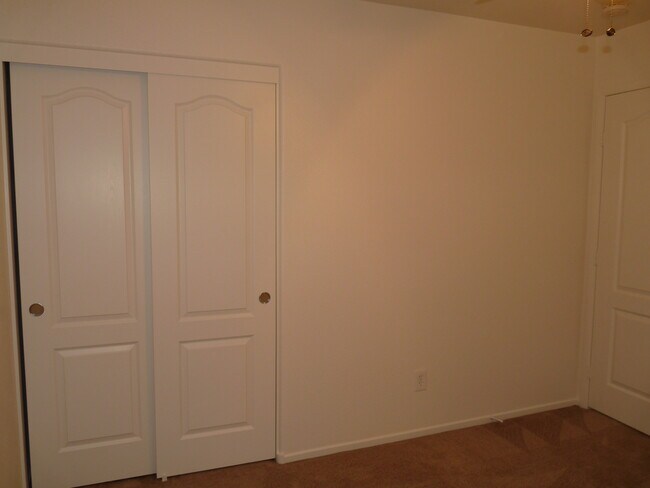 Building Photo - SOUTHWEST 3 BEDROOM, 2.5 BATH WITH LOFT