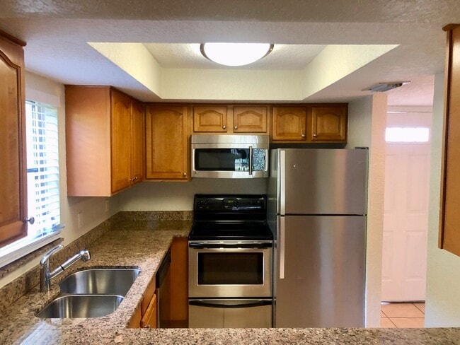 Building Photo - Two Bed/Two Bath Conveniently Located in Park View Condominiums, Close to Downtown Sarasota