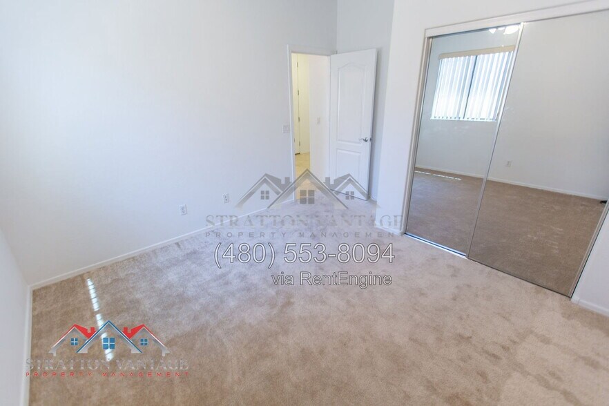 Building Photo - 1679 E Irene Ct