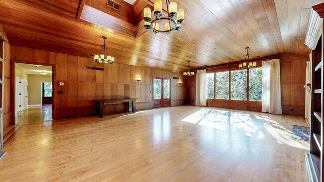 Building Photo - Experience true Wine Country Luxury living...