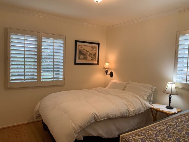 Building Photo - Adorable Remodeled 3 Bedroom home in Point...
