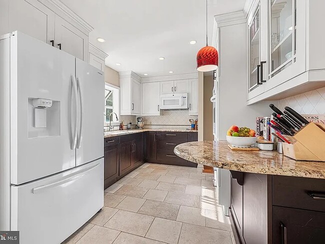 Building Photo - 13 Lopatcong Dr