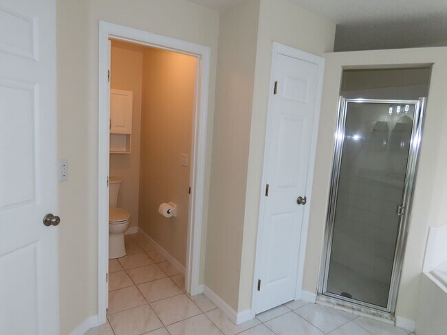 Building Photo - Spacious 4 Bedroom Pool Home Plus Addition...