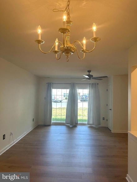Building Photo - 743 Sedgewick Ct