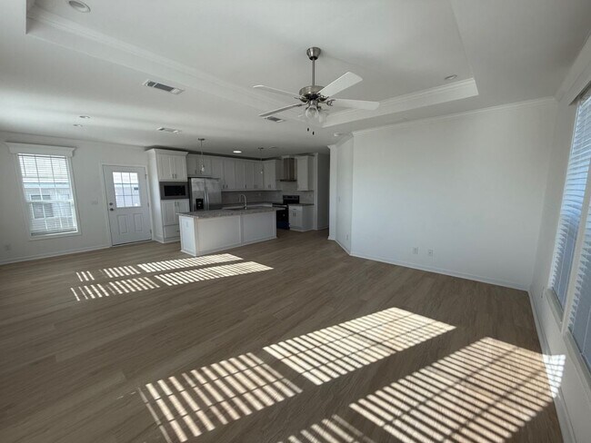 Building Photo - 4208 Queens Way