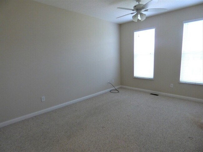 Building Photo - 3 BR 2.5 BA Town Park Condo