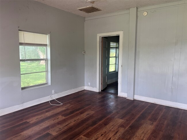 Building Photo - 613 Harrison Ln