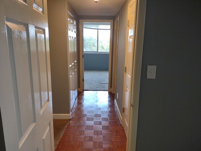 Building Photo - Marvellous Two Bedroom Condo With Perks!