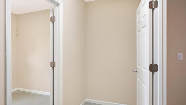 Building Photo - 720 Florence St