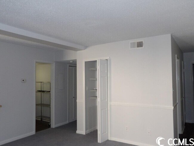 Building Photo - 10166 Beach Dr SW