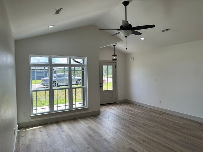 Building Photo - 3 Bedroom 2 Bath Built in 2025