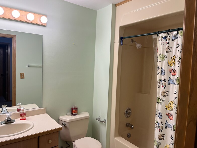 Building Photo - 709 Burdette Ave