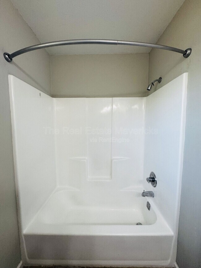 Building Photo - 63 Trinity Rd