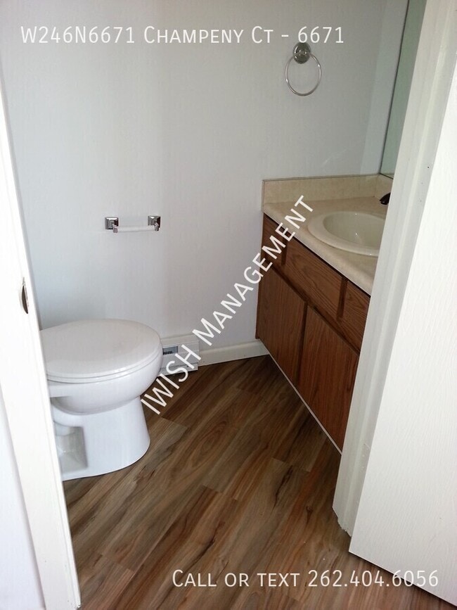 Building Photo - W246N6671 Champeny Ct