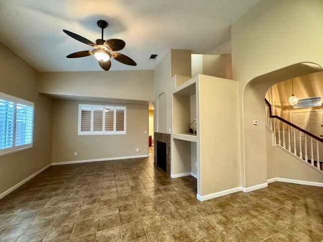 Building Photo - Spacious 3 Bedroom 3 Full Bathrooms Available Now!